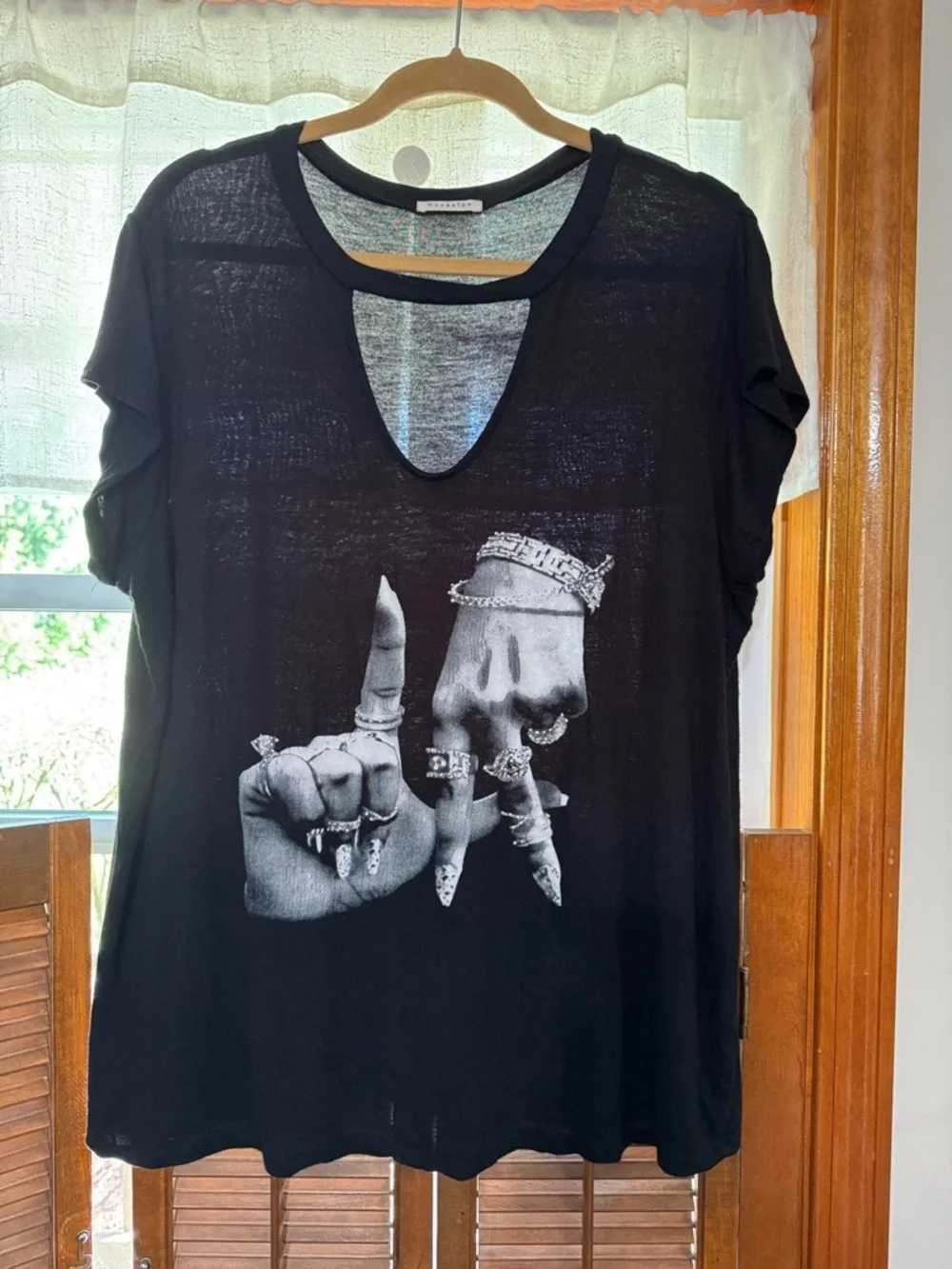Occasion Women's Black Graphic Cutout Tee 3X - Picture 1 of 5
